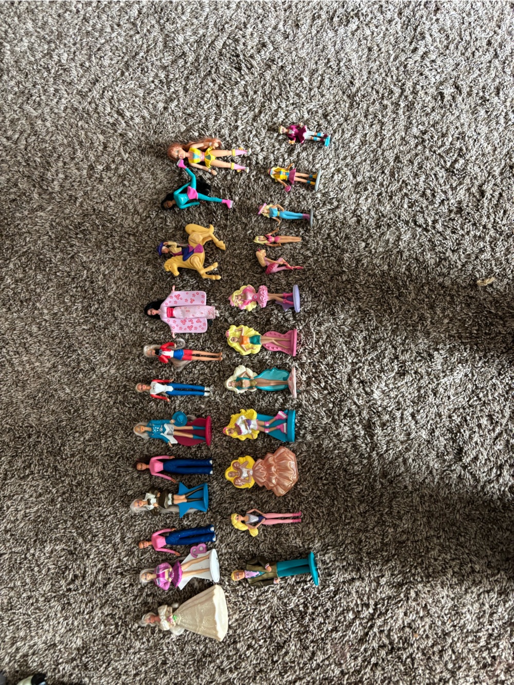 Vintage Barbie figurine Lot -24